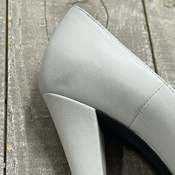 Saint Laurent Leather Pointed Pumps In White - Picture 13 of 16